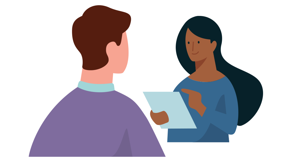 vrouw leest iets op de tablet tegenover een man