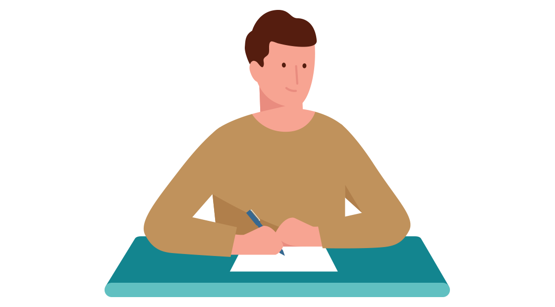 man zit achter een bureau te schrijven met een pen op papier